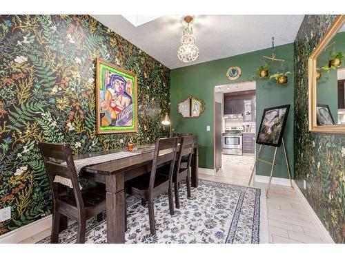 323 10 Avenue Ne, Calgary, AB - Indoor Photo Showing Dining Room