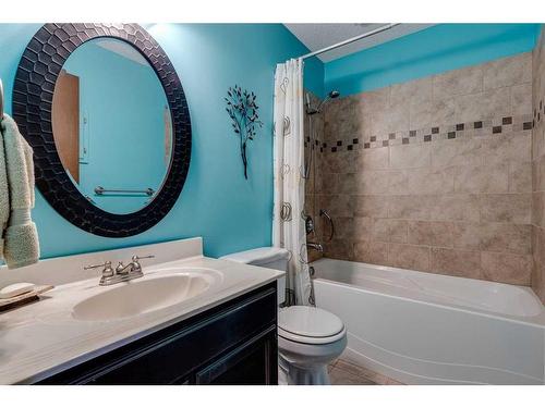 607 Whiteridge Road Ne, Calgary, AB - Indoor Photo Showing Bathroom