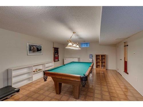 607 Whiteridge Road Ne, Calgary, AB - Indoor Photo Showing Other Room