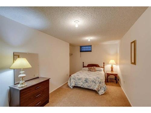 607 Whiteridge Road Ne, Calgary, AB - Indoor Photo Showing Bedroom