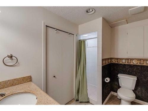 607 Whiteridge Road Ne, Calgary, AB - Indoor Photo Showing Bathroom