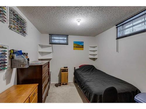 607 Whiteridge Road Ne, Calgary, AB - Indoor Photo Showing Bedroom