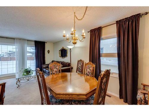 607 Whiteridge Road Ne, Calgary, AB - Indoor Photo Showing Dining Room