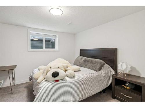 2055 33 Street Se, Calgary, AB - Indoor Photo Showing Bedroom