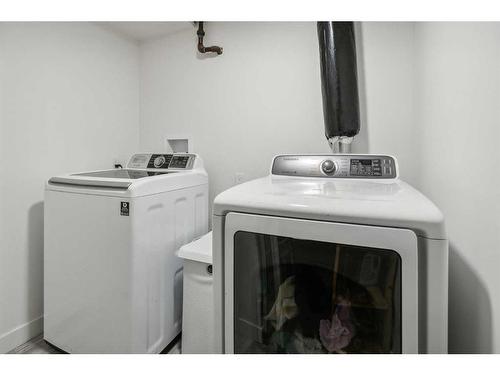 2055 33 Street Se, Calgary, AB - Indoor Photo Showing Laundry Room