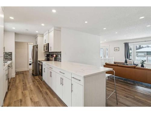 2055 33 Street Se, Calgary, AB - Indoor Photo Showing Kitchen