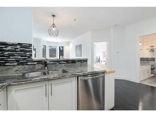 304-916 19 Avenue Sw, Calgary, AB - Indoor Photo Showing Kitchen With Double Sink