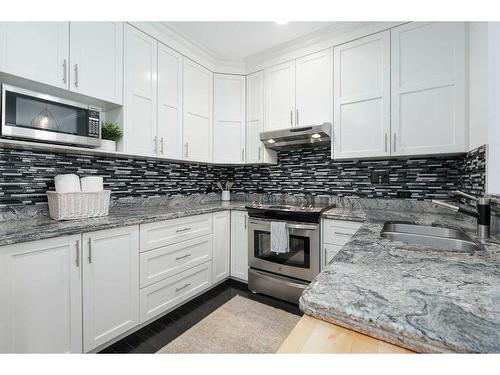 304-916 19 Avenue Sw, Calgary, AB - Indoor Photo Showing Kitchen With Double Sink With Upgraded Kitchen