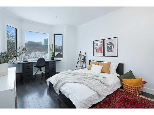 304-916 19 Avenue Sw, Calgary, AB - Indoor Photo Showing Bedroom