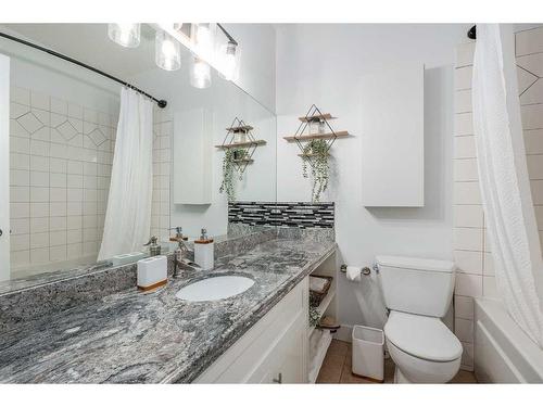 304-916 19 Avenue Sw, Calgary, AB - Indoor Photo Showing Bathroom