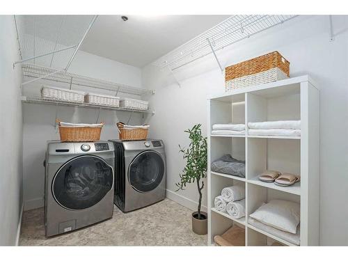 304-916 19 Avenue Sw, Calgary, AB - Indoor Photo Showing Laundry Room