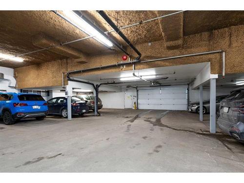 304-916 19 Avenue Sw, Calgary, AB - Indoor Photo Showing Garage