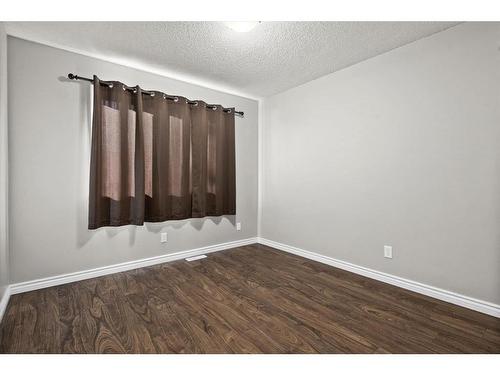 8 Taraglen Road Ne, Calgary, AB - Indoor Photo Showing Other Room