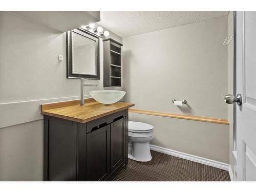 8 Taraglen Road Ne, Calgary, AB - Indoor Photo Showing Bathroom