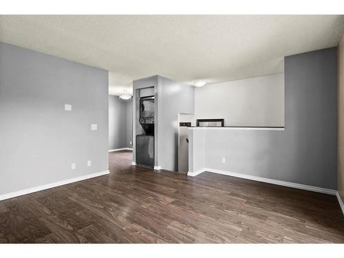 8 Taraglen Road Ne, Calgary, AB - Indoor Photo Showing Other Room