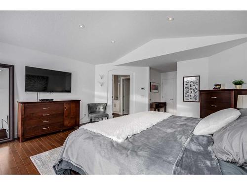 221 Tuscany Estates Rise Nw, Calgary, AB - Indoor Photo Showing Bedroom