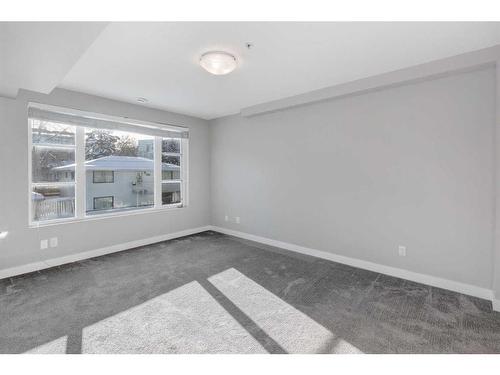 1732 25 Avenue Sw, Calgary, AB - Indoor Photo Showing Other Room