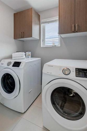 1732 25 Avenue Sw, Calgary, AB - Indoor Photo Showing Laundry Room