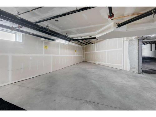 1732 25 Avenue Sw, Calgary, AB - Indoor Photo Showing Garage