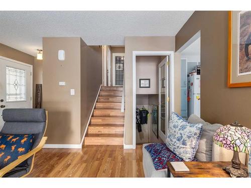 28 Midlawn Place Se, Calgary, AB - Indoor