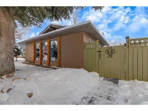 28 Midlawn Place Se, Calgary, AB - Outdoor