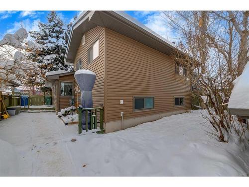 28 Midlawn Place Se, Calgary, AB - Outdoor