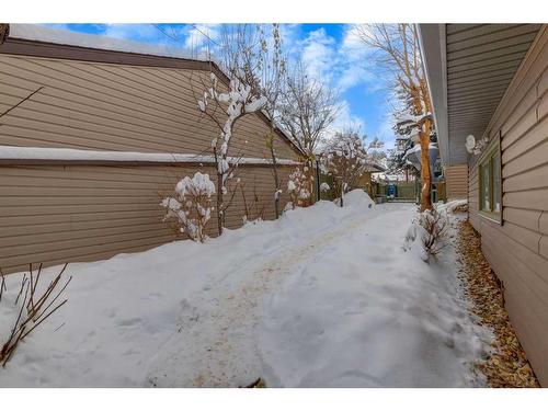 28 Midlawn Place Se, Calgary, AB - Outdoor