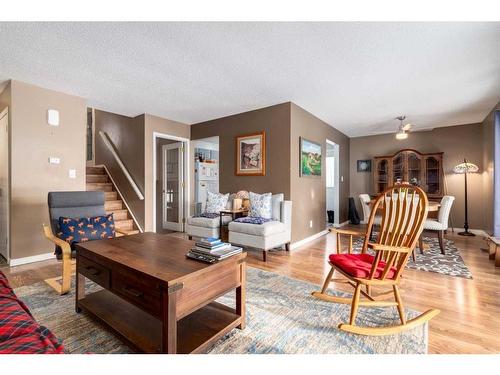 28 Midlawn Place Se, Calgary, AB - Indoor Photo Showing Living Room