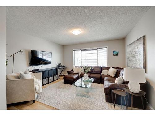 16 Ridge View Close, Cochrane, AB - Indoor Photo Showing Living Room