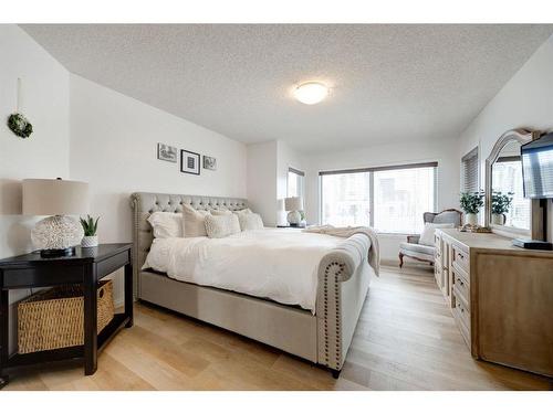 16 Ridge View Close, Cochrane, AB - Indoor Photo Showing Bedroom