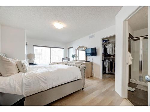 16 Ridge View Close, Cochrane, AB - Indoor Photo Showing Bedroom