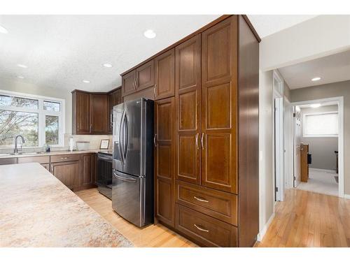 204 Doverthorn Close Se, Calgary, AB - Indoor Photo Showing Kitchen