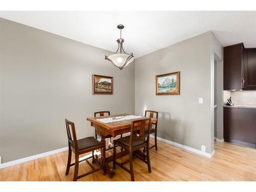 204 Doverthorn Close Se, Calgary, AB - Indoor Photo Showing Dining Room