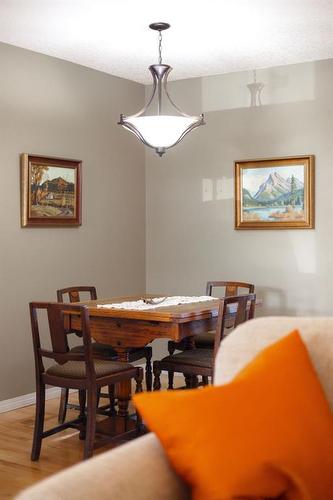 204 Doverthorn Close Se, Calgary, AB - Indoor Photo Showing Dining Room