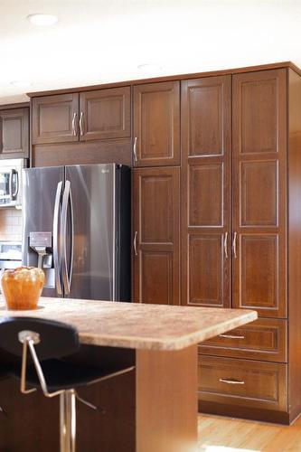 204 Doverthorn Close Se, Calgary, AB - Indoor Photo Showing Kitchen