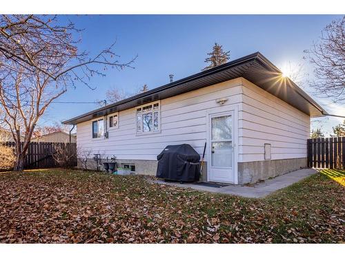 204 Doverthorn Close Se, Calgary, AB - Outdoor With Exterior