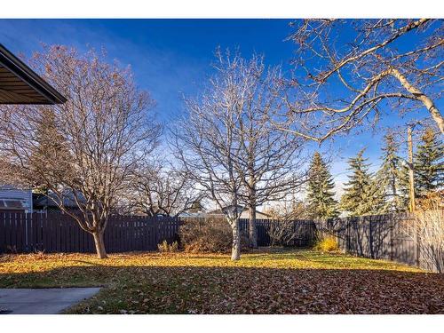 204 Doverthorn Close Se, Calgary, AB - Outdoor