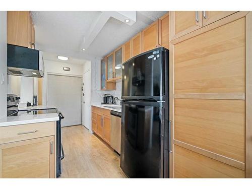 304-1502 21 Avenue Sw, Calgary, AB - Indoor Photo Showing Kitchen