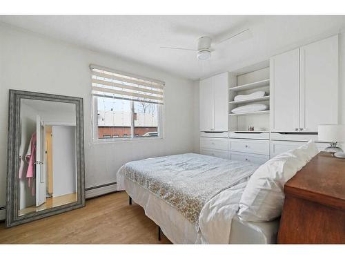 304-1502 21 Avenue Sw, Calgary, AB - Indoor Photo Showing Bedroom