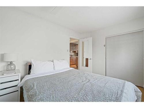 304-1502 21 Avenue Sw, Calgary, AB - Indoor Photo Showing Bedroom