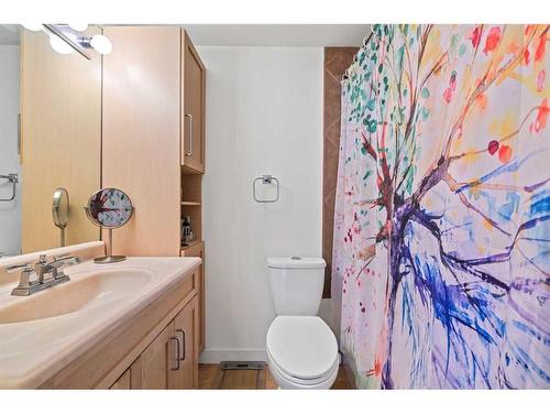 304-1502 21 Avenue Sw, Calgary, AB - Indoor Photo Showing Bathroom