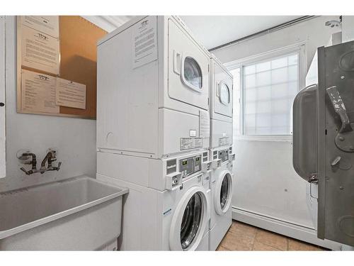 304-1502 21 Avenue Sw, Calgary, AB - Indoor Photo Showing Laundry Room