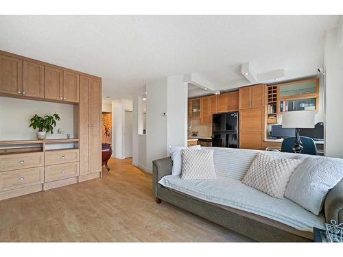 304-1502 21 Avenue Sw, Calgary, AB - Indoor Photo Showing Living Room