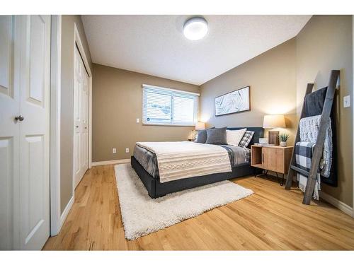 3919 17 Street Sw, Calgary, AB - Indoor Photo Showing Bedroom