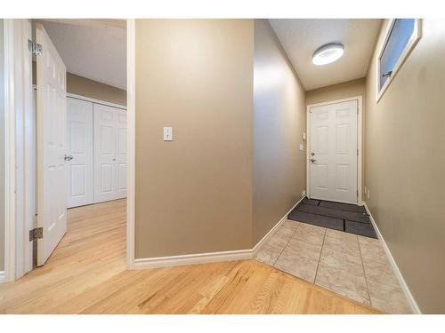 3919 17 Street Sw, Calgary, AB - Indoor Photo Showing Other Room