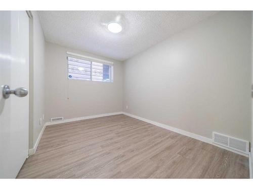 3919 17 Street Sw, Calgary, AB - Indoor Photo Showing Other Room