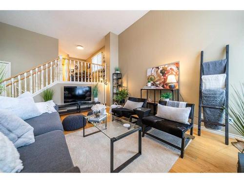 3919 17 Street Sw, Calgary, AB - Indoor Photo Showing Living Room