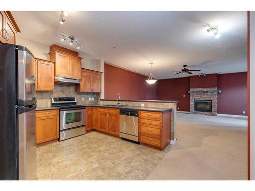 518-10 Discovery Ridge Close Sw, Calgary, AB - Indoor Photo Showing Kitchen