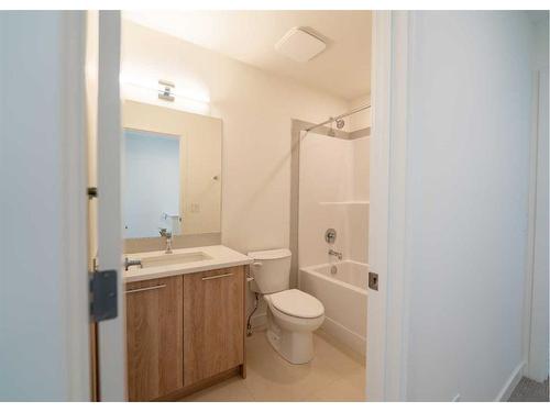 504-857 Belmont Drive Sw, Calgary, AB - Indoor Photo Showing Bathroom