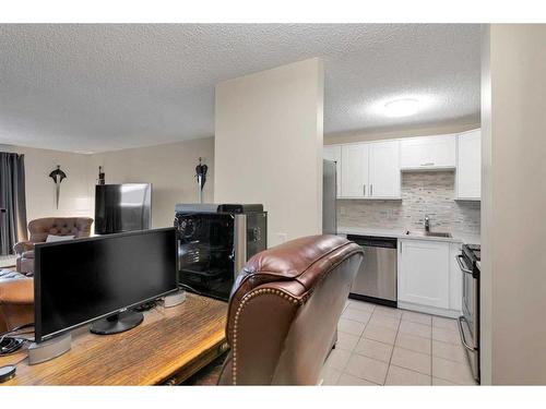 204-8403 Fairmount Drive Se, Calgary, AB - Indoor Photo Showing Kitchen With Upgraded Kitchen